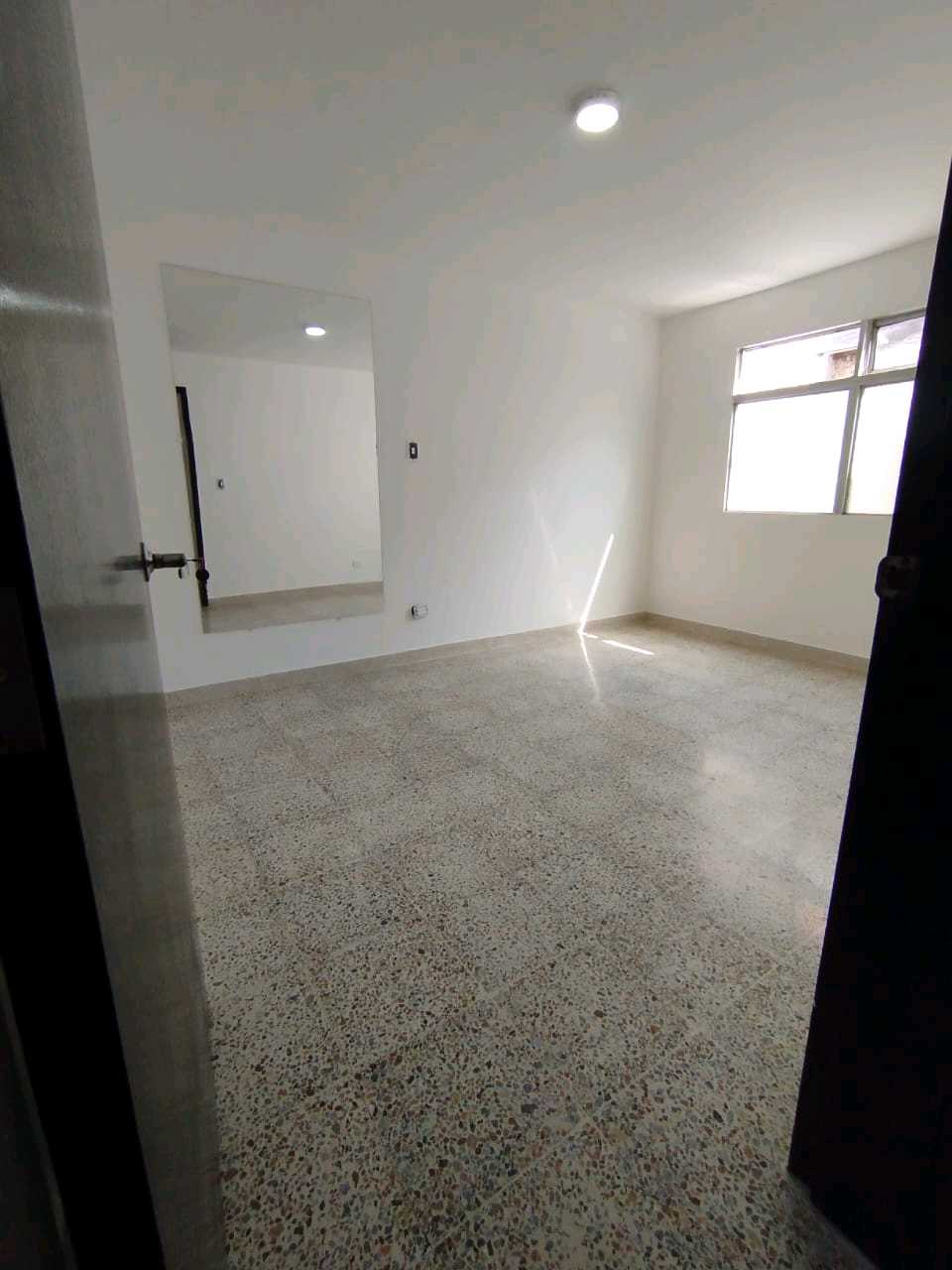 Arriendo casa segundo piso florida nueva