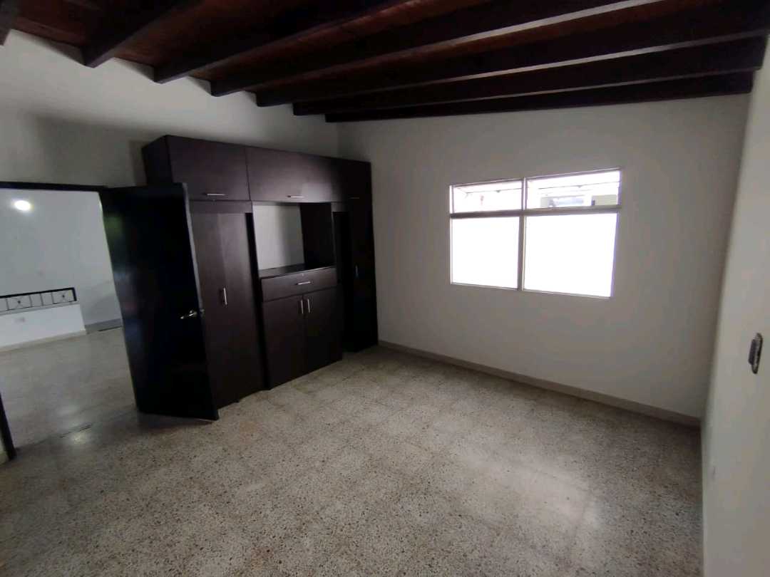 Arriendo casa segundo piso florida nueva