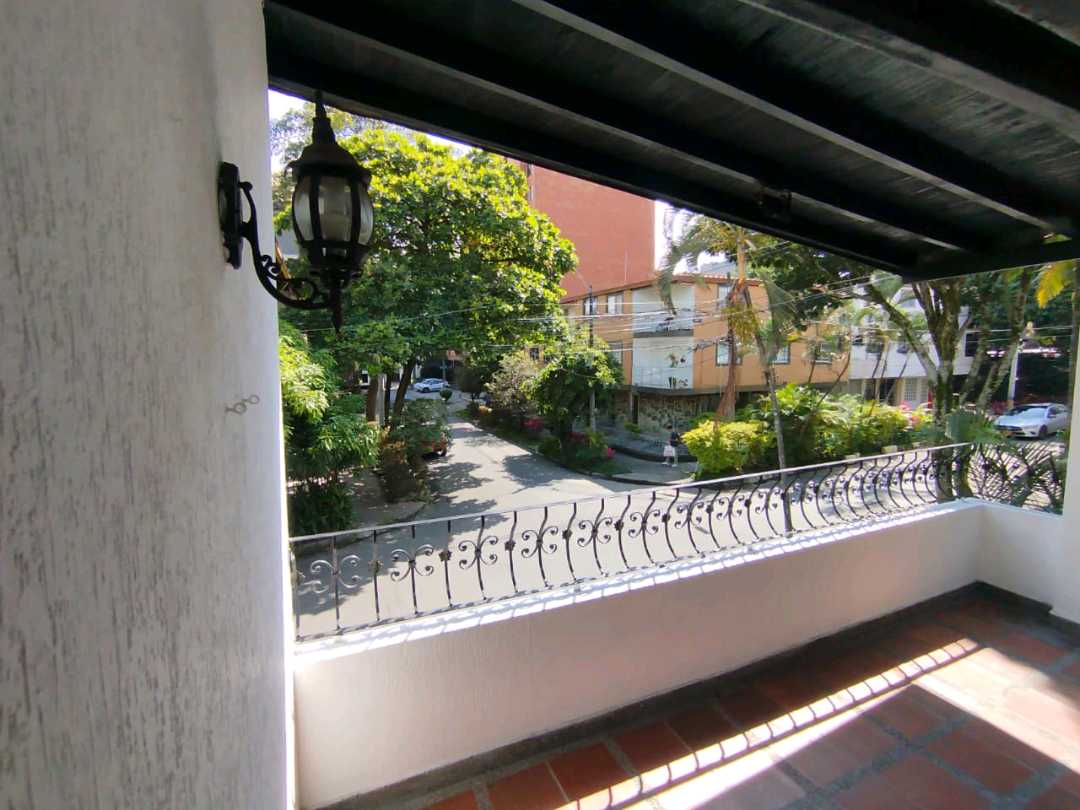 Arriendo casa segundo piso florida nueva