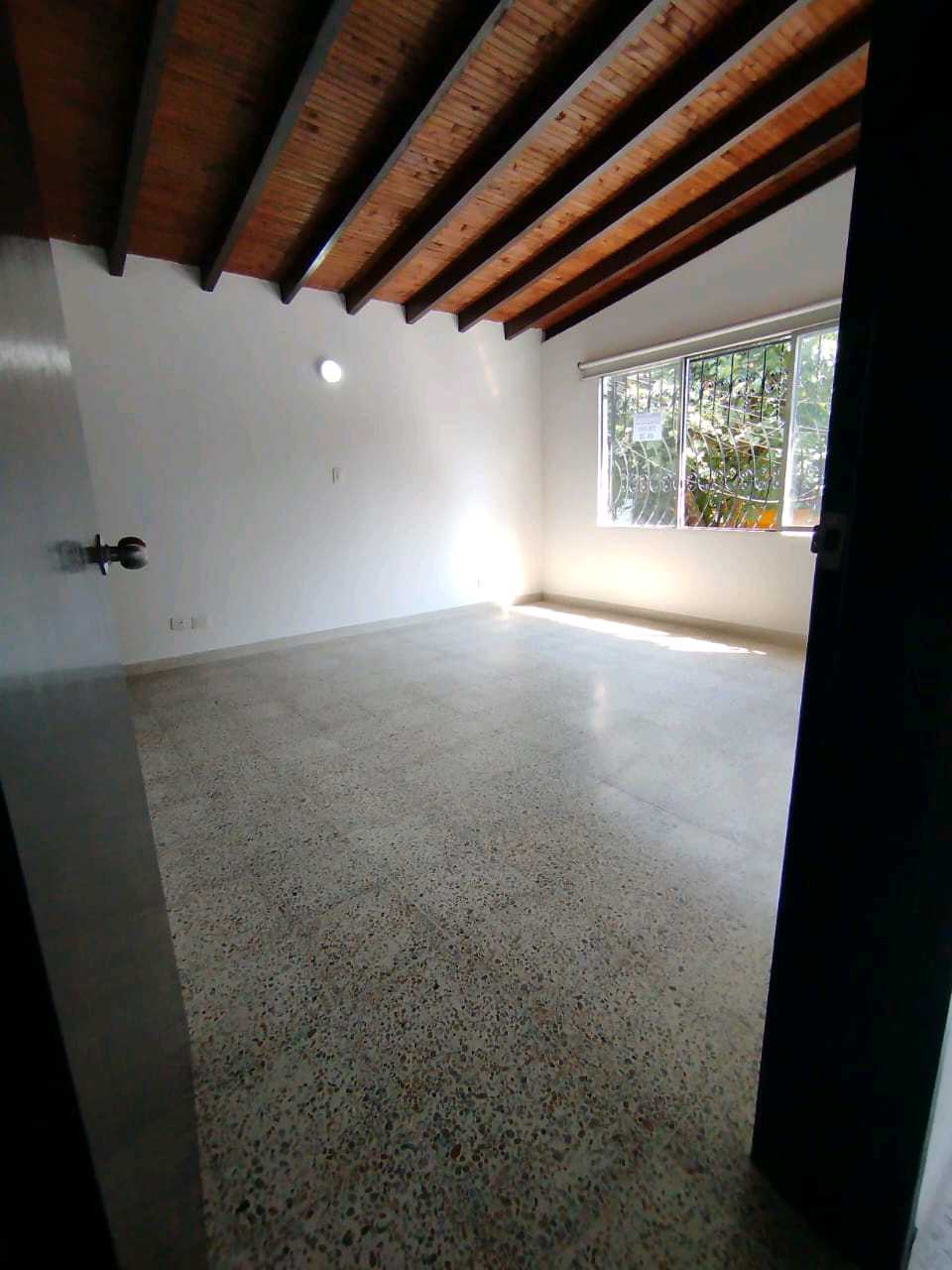 Arriendo casa segundo piso florida nueva