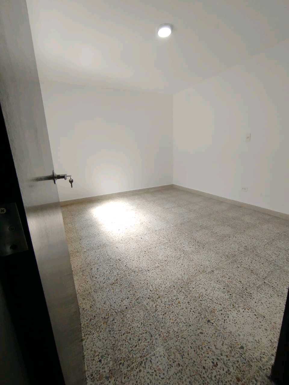 Arriendo casa segundo piso florida nueva