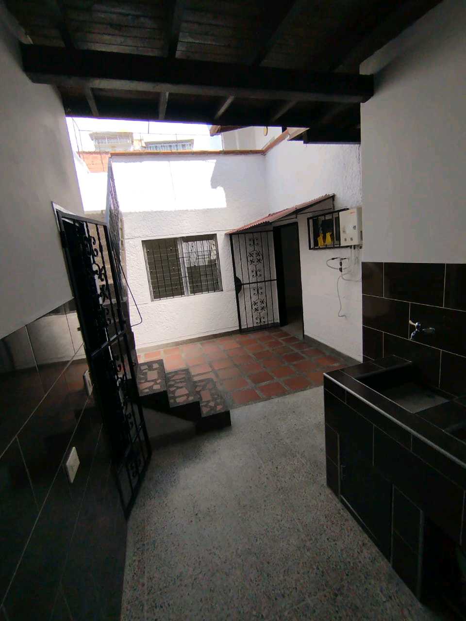 Arriendo casa segundo piso florida nueva