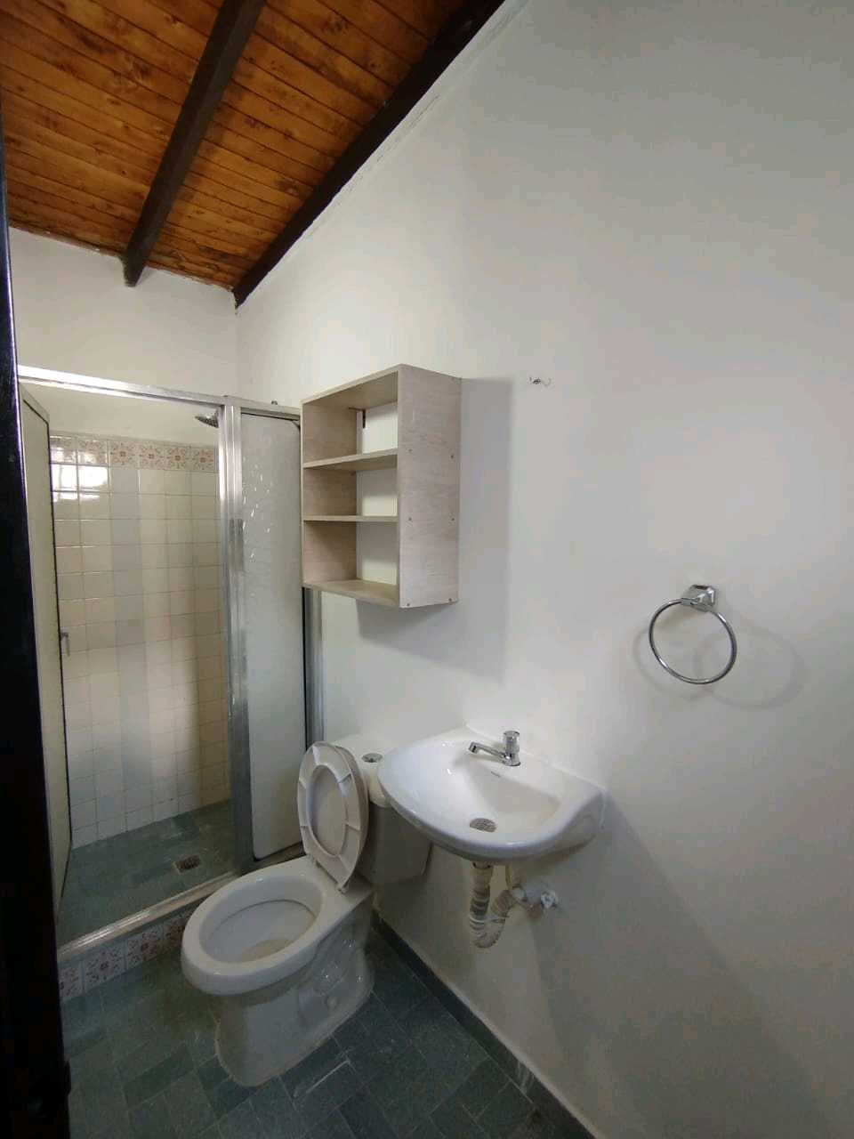 Arriendo casa segundo piso florida nueva