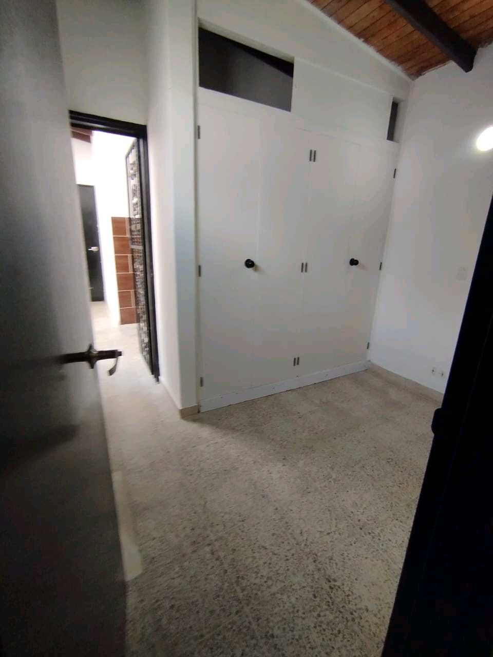 Arriendo casa segundo piso florida nueva