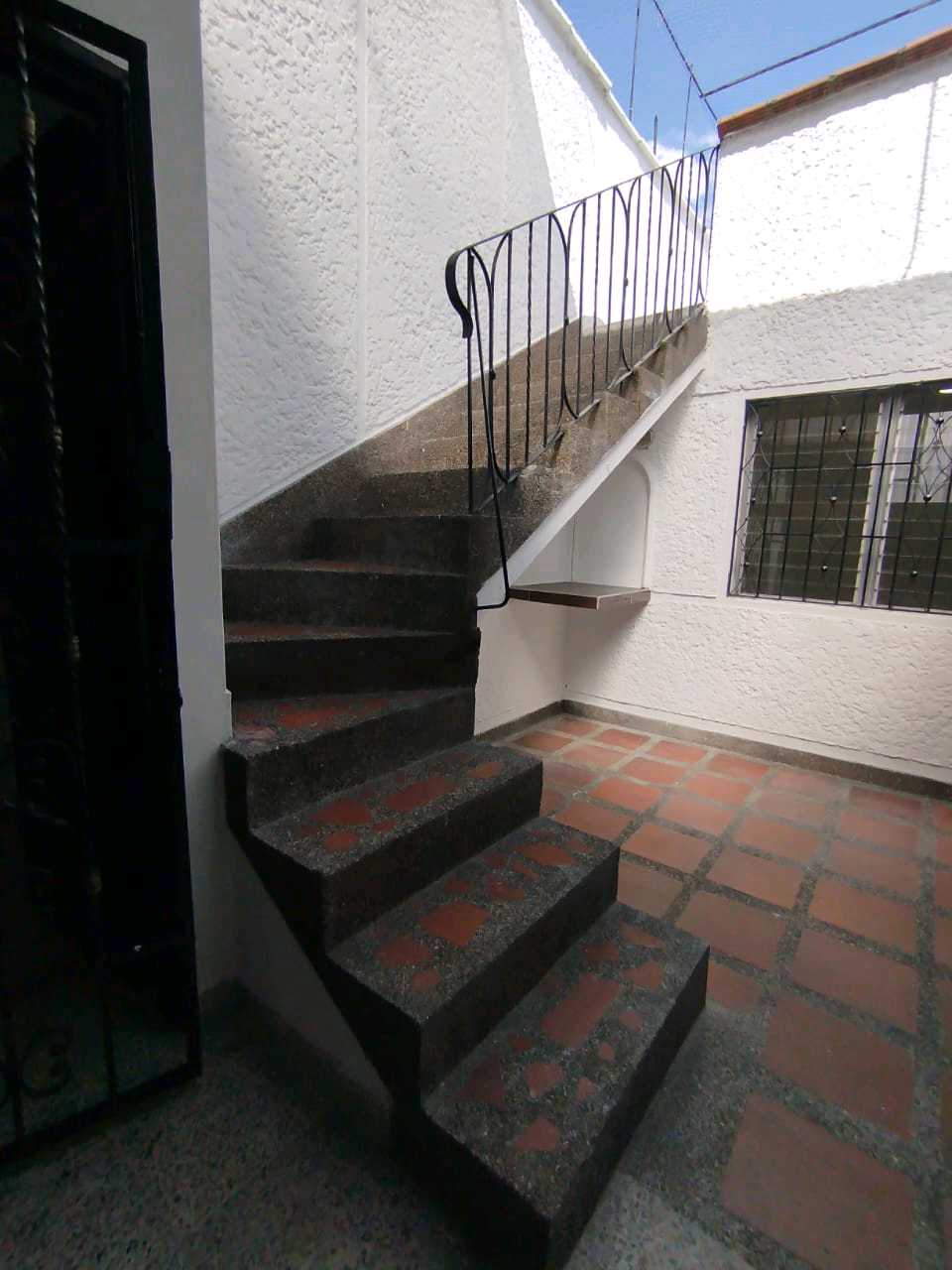 Arriendo casa segundo piso florida nueva
