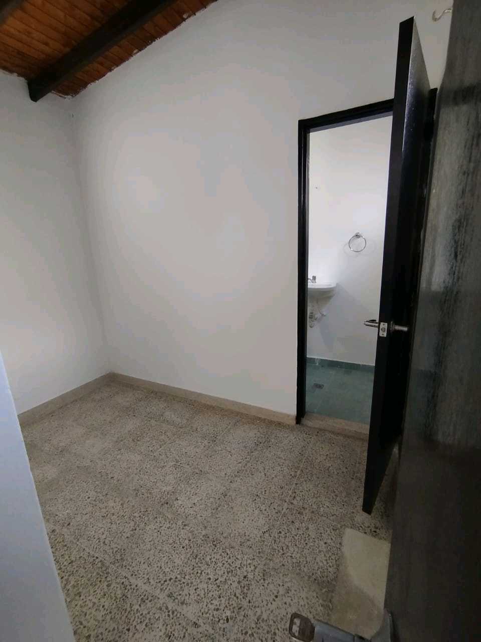 Arriendo casa segundo piso florida nueva