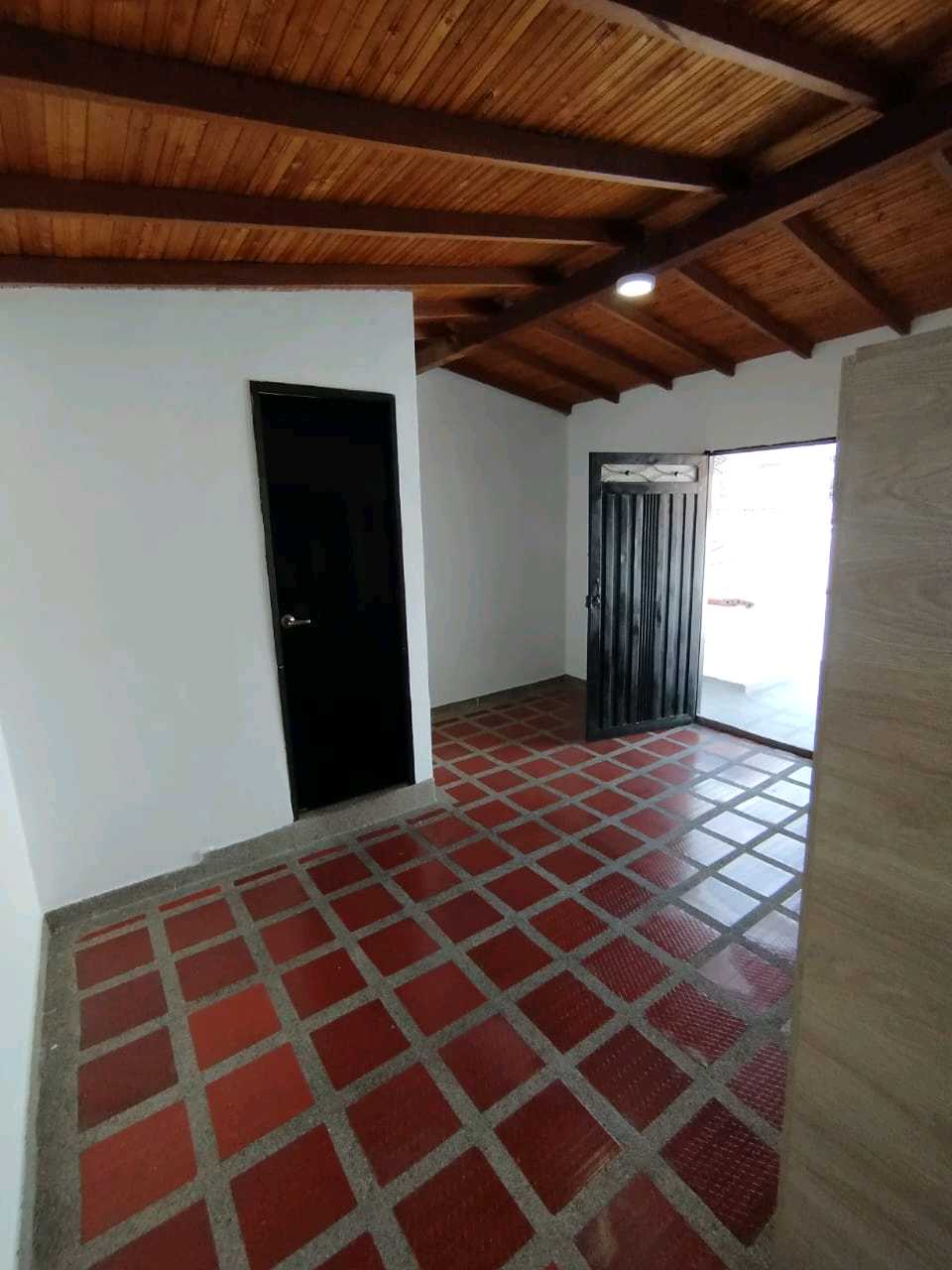 Arriendo casa segundo piso florida nueva