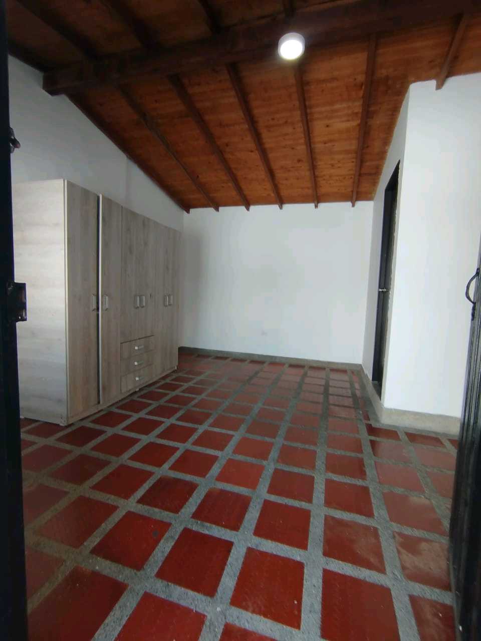 Arriendo casa segundo piso florida nueva