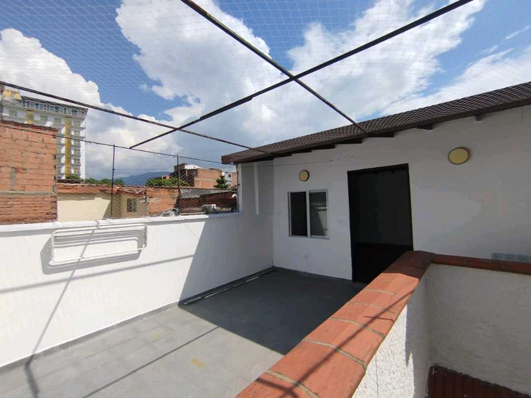 Arriendo casa segundo piso florida nueva