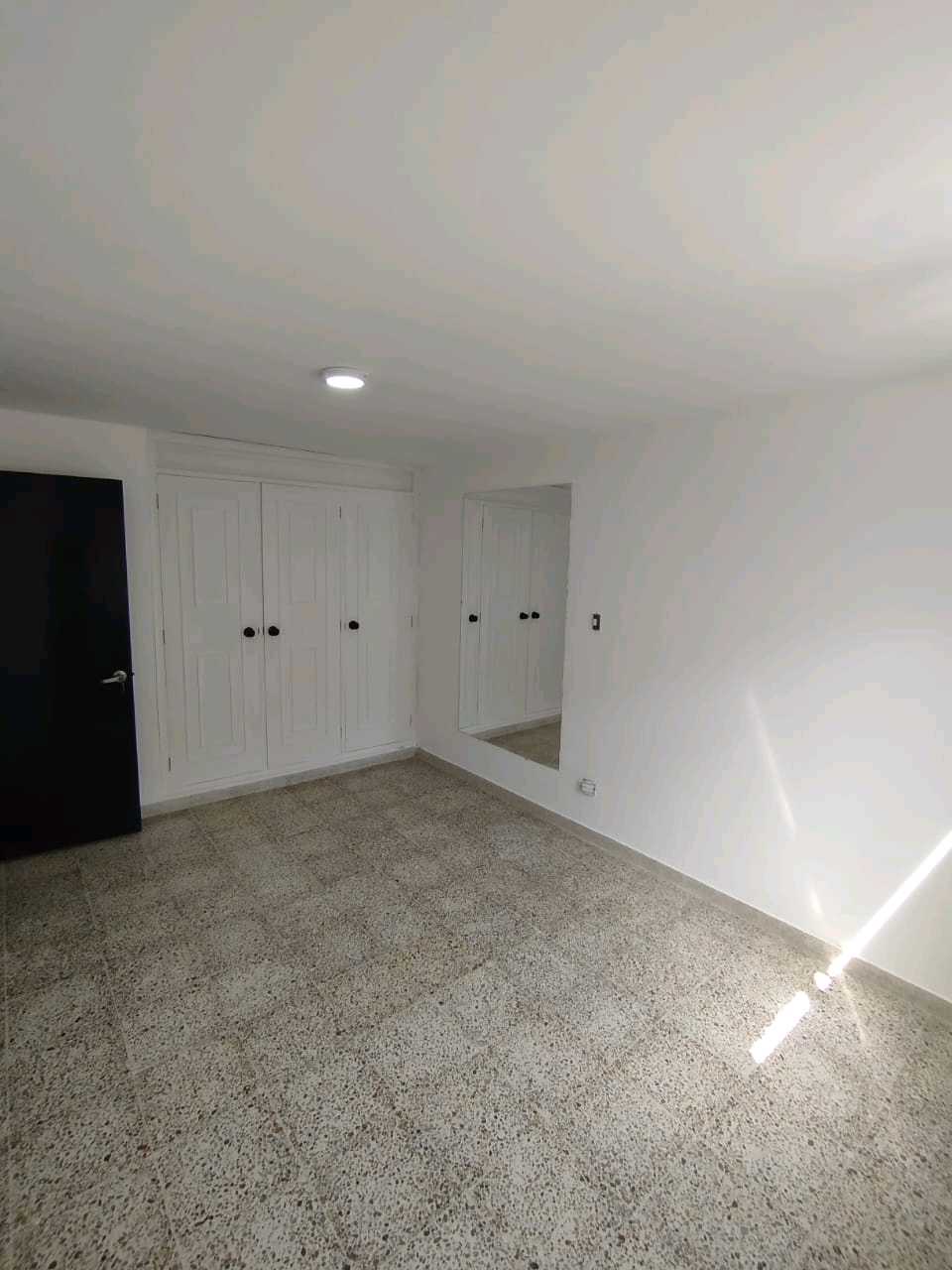 Arriendo casa segundo piso florida nueva