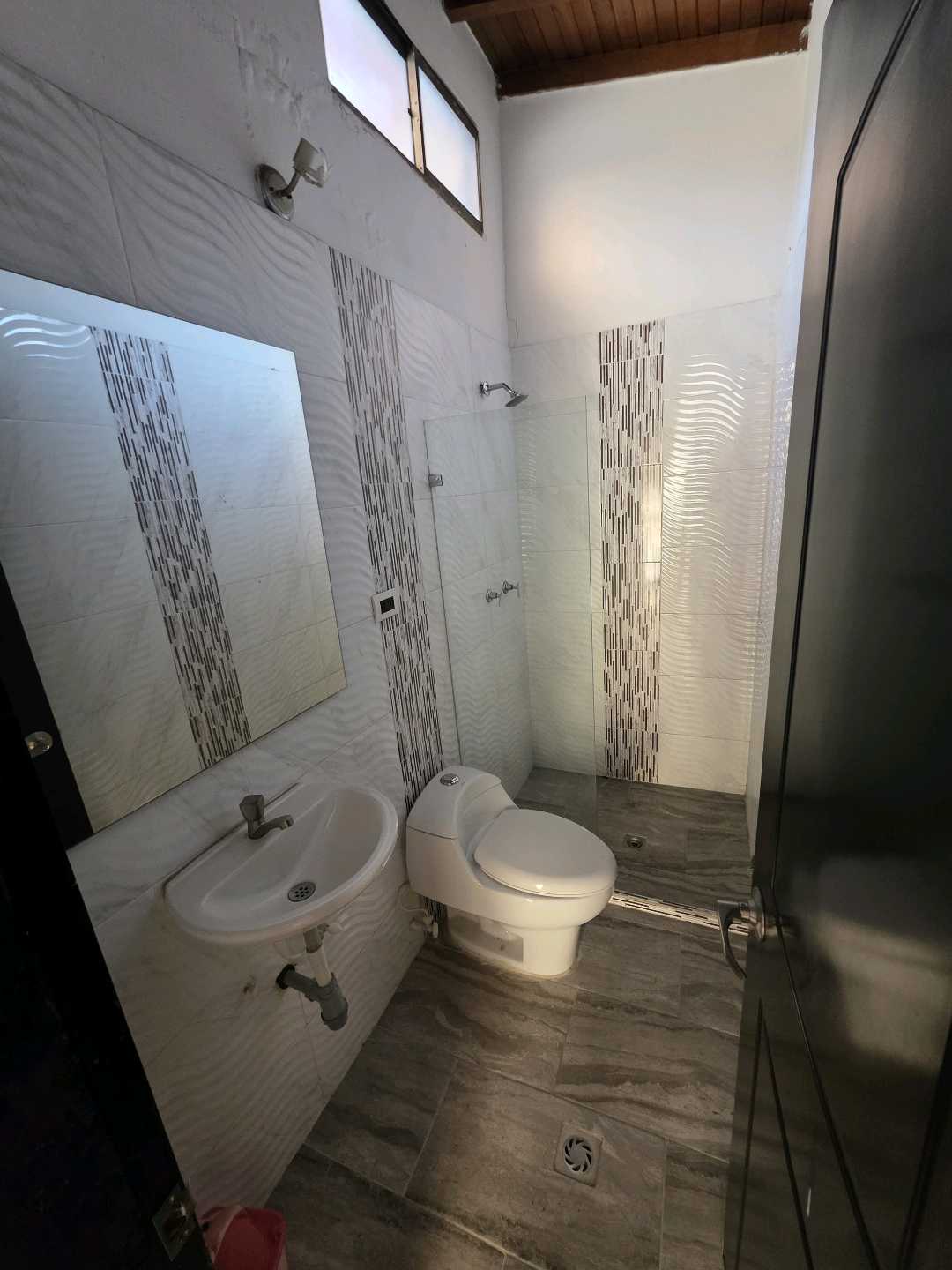 Arriendo casa SURAMERICANA