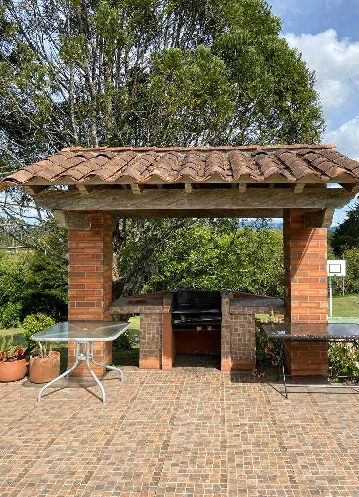 Arriendo finca en llano grande