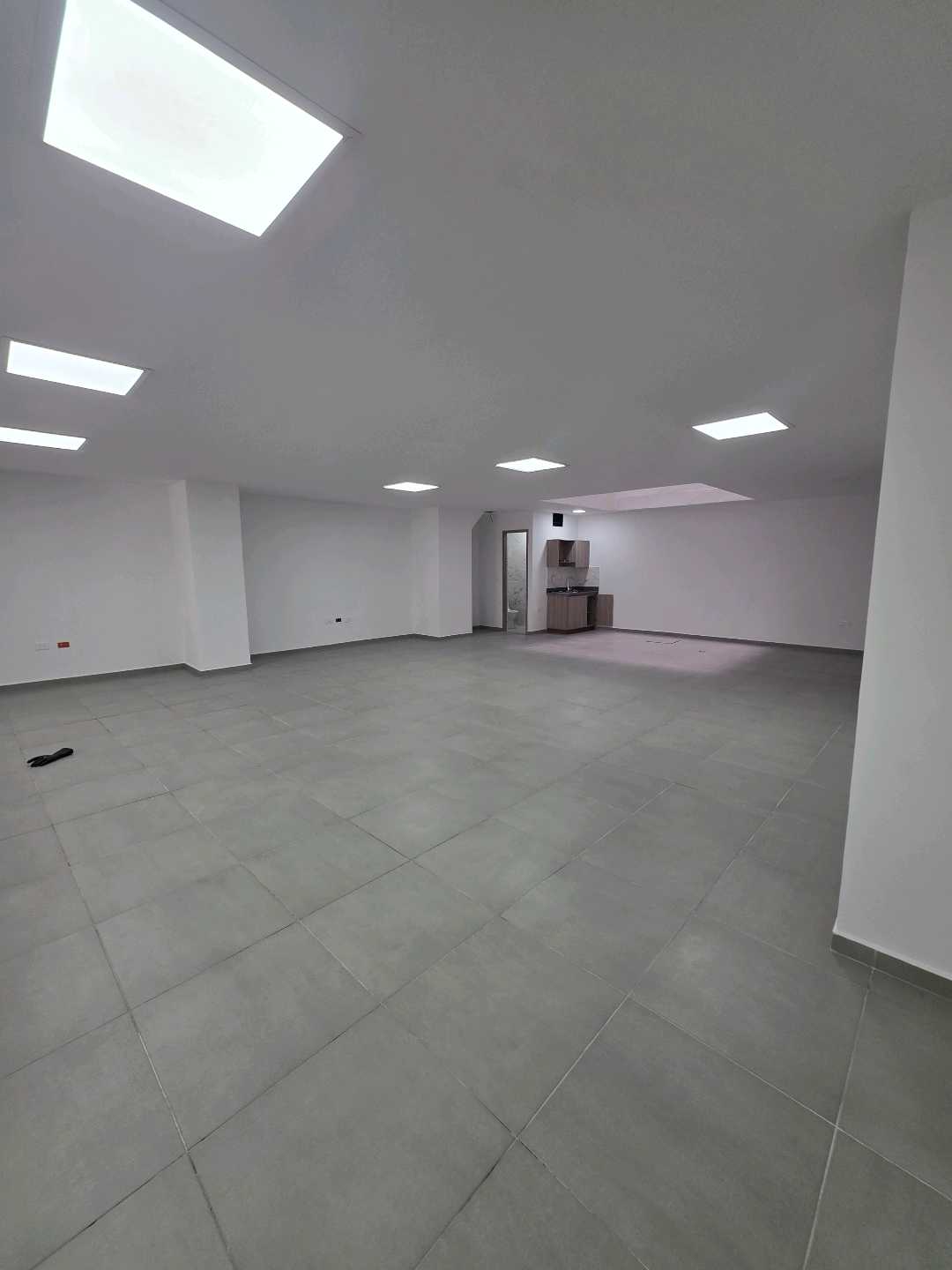Arriendo local calasanz