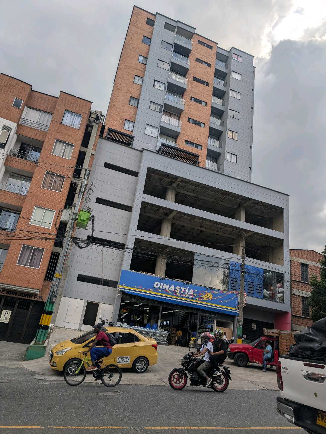 Arriendo local en la América