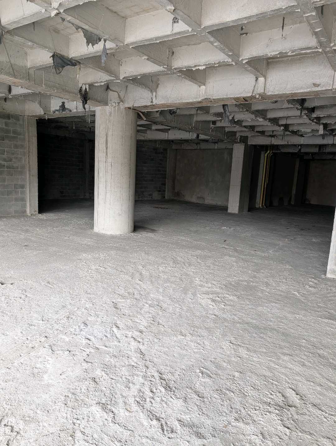 Arriendo local en la América 3 piso