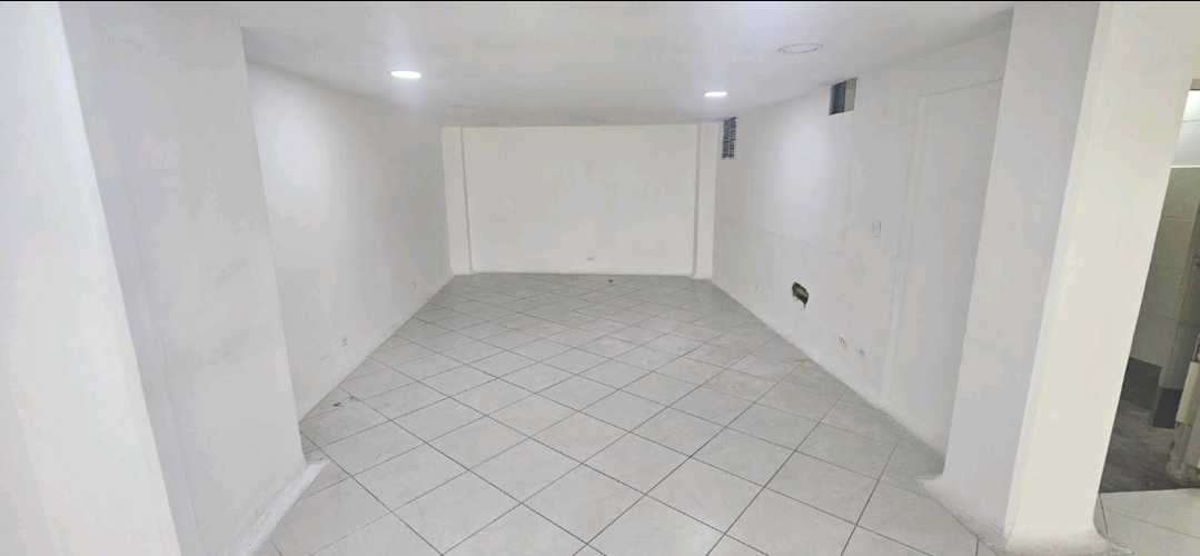 Arriendo local la 33