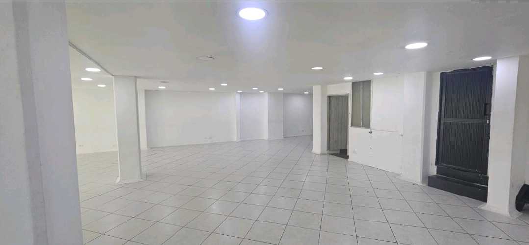Arriendo local la 33