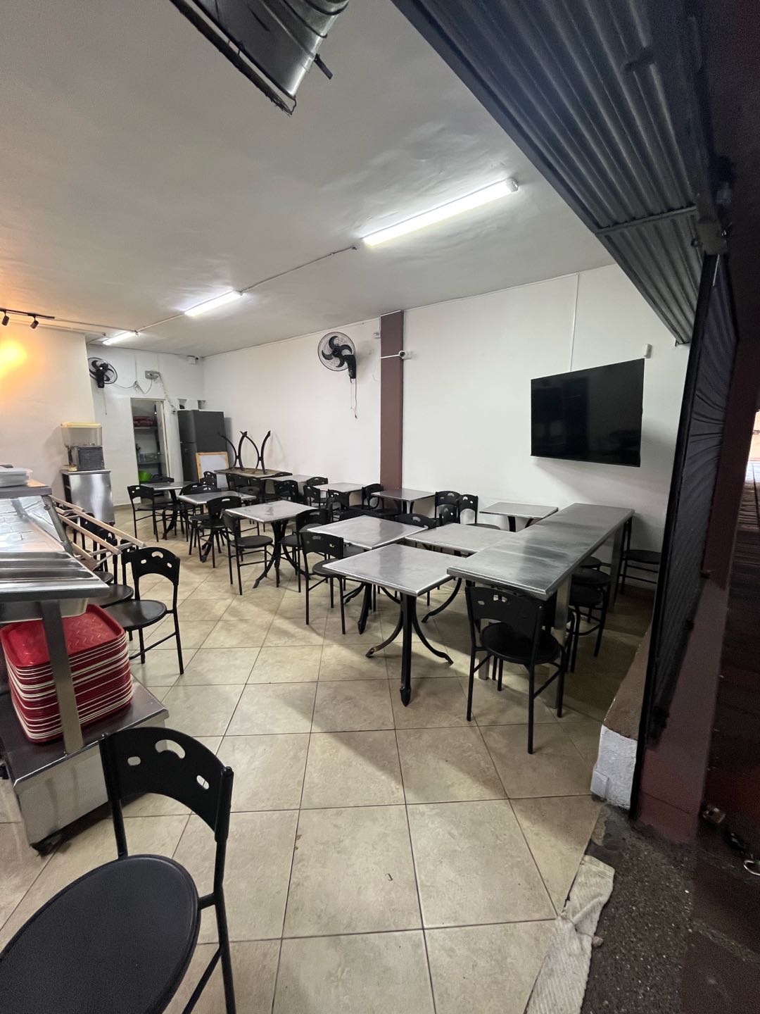 Arriendo local. Sector Colores