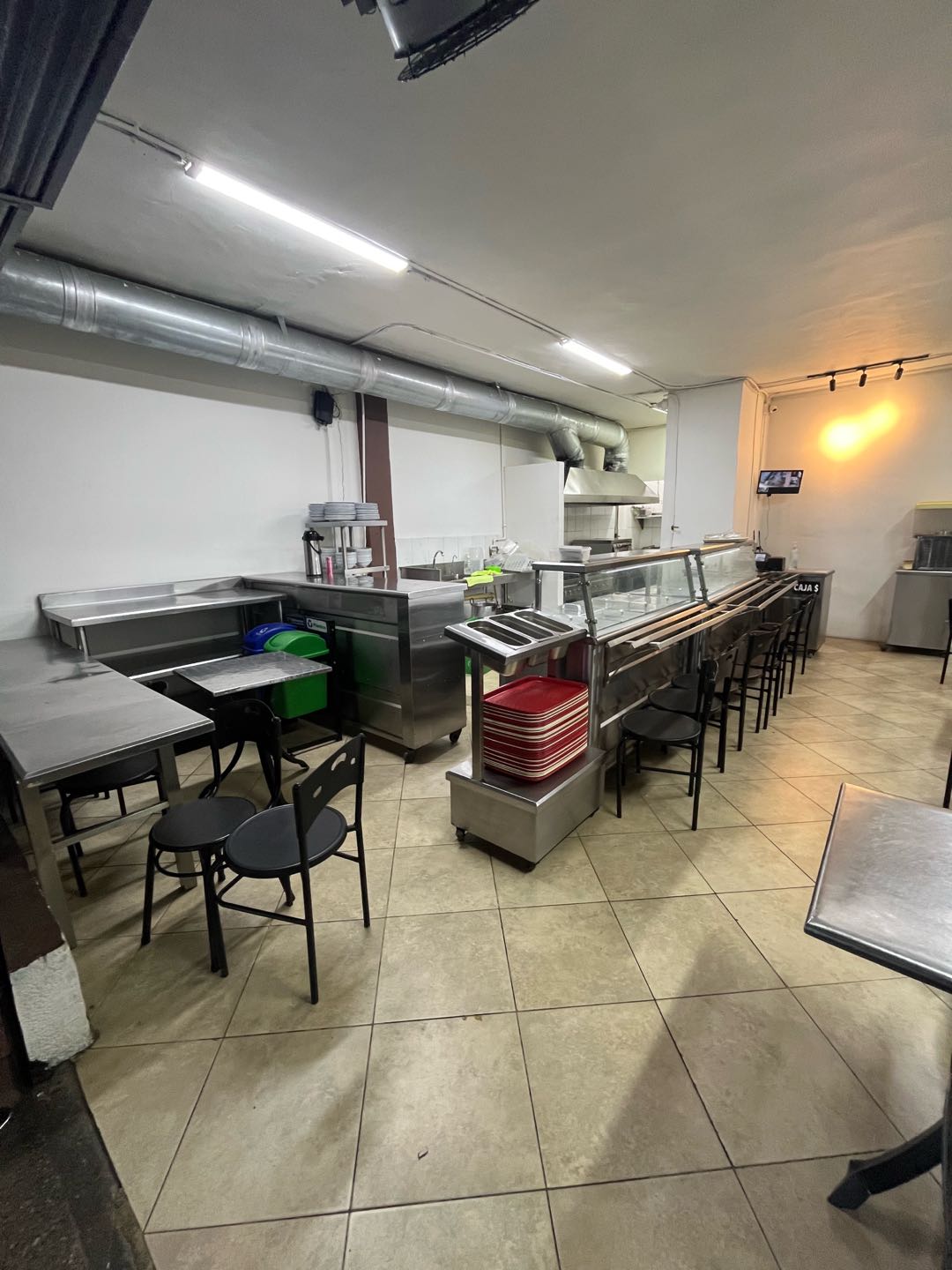 Arriendo local. Sector Colores