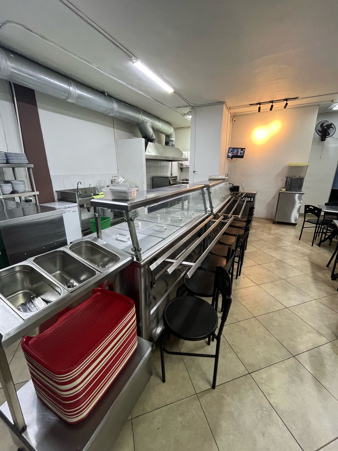 Arriendo local. Sector Colores