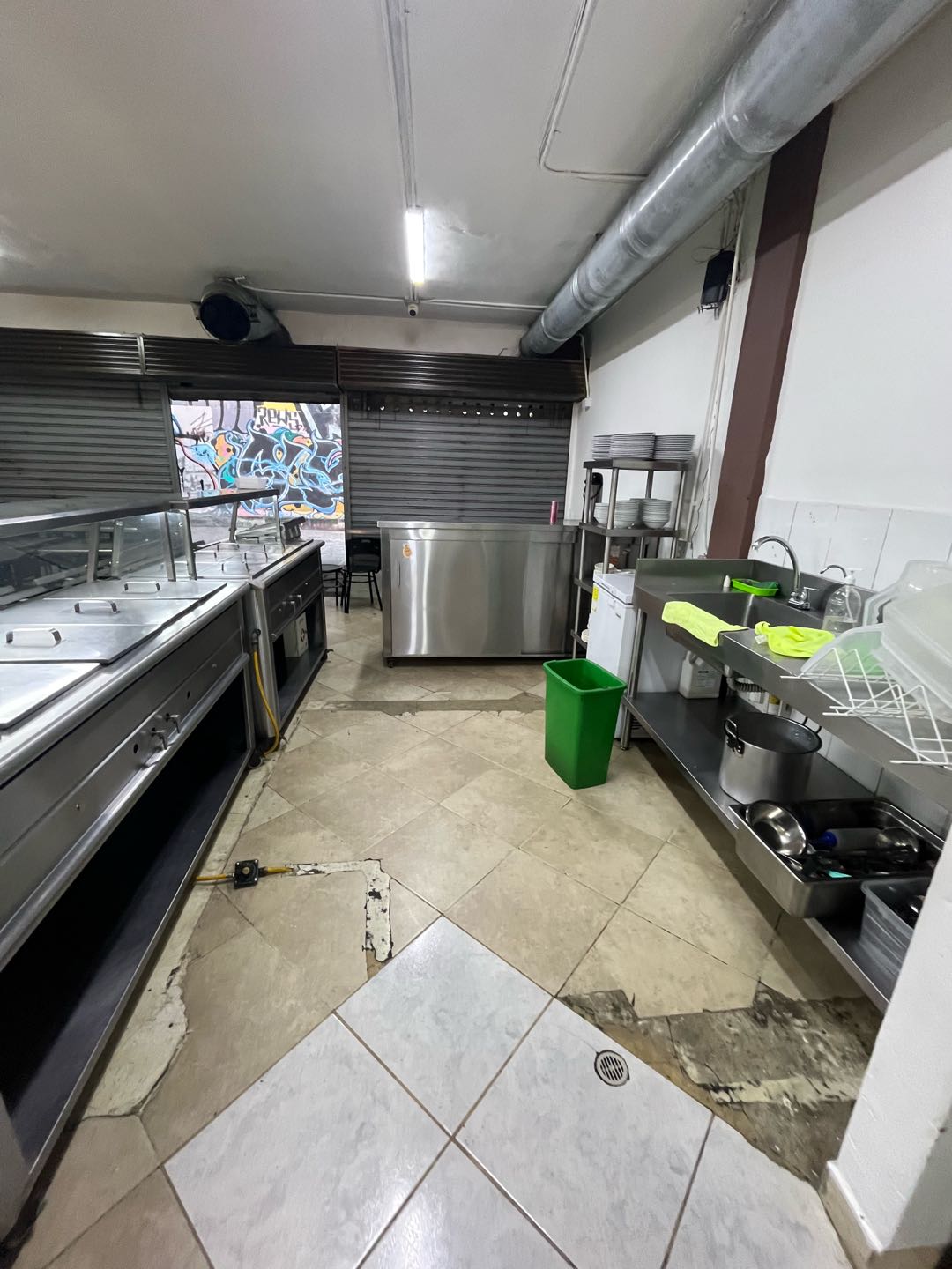 Arriendo local. Sector Colores