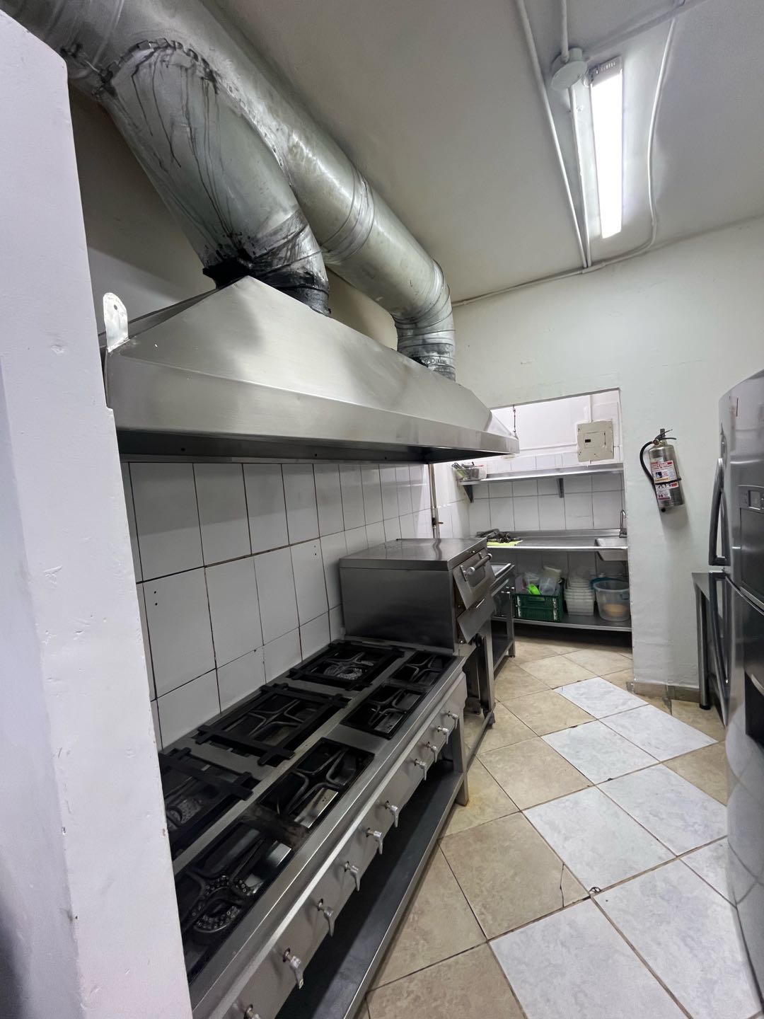 Arriendo local. Sector Colores