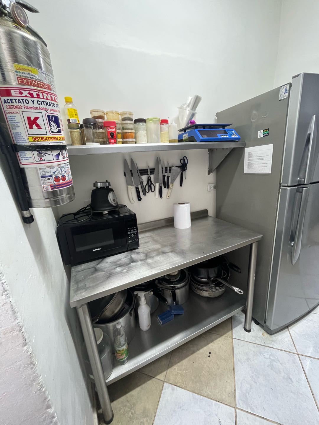 Arriendo local. Sector Colores