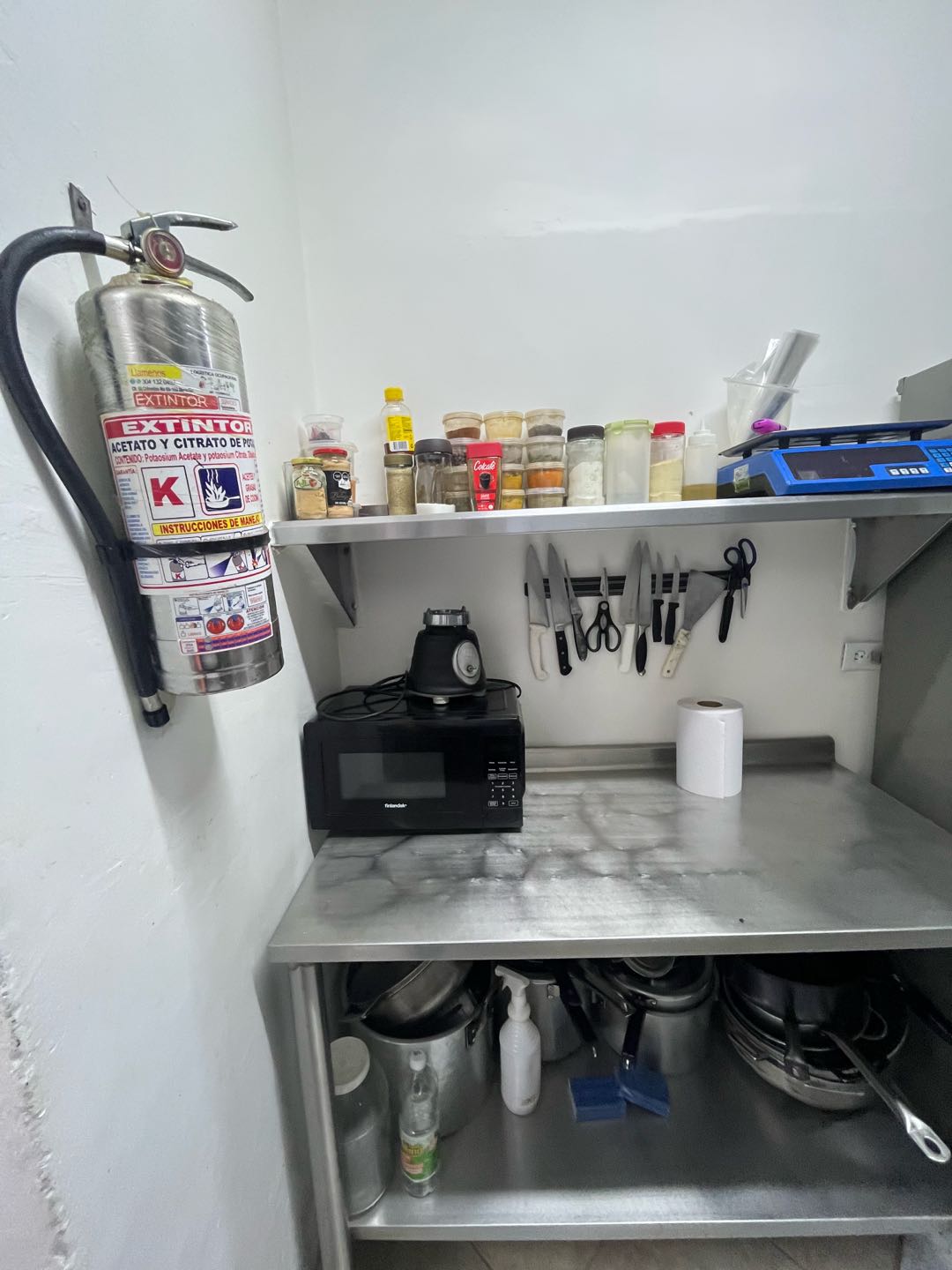 Arriendo local. Sector Colores