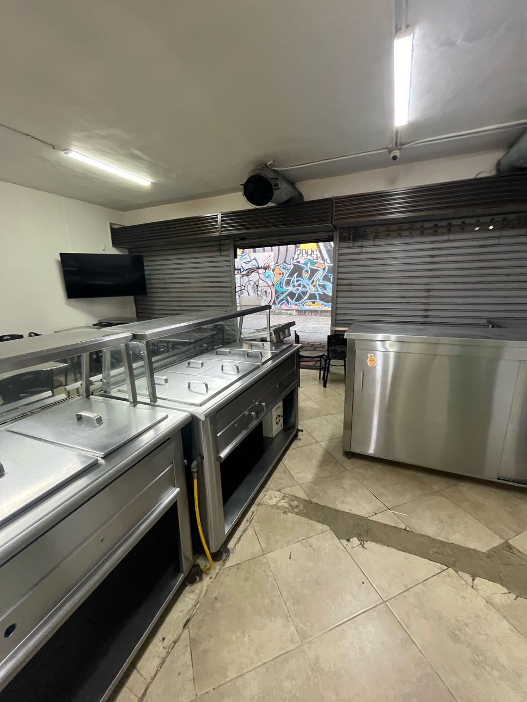 Arriendo local. Sector Colores