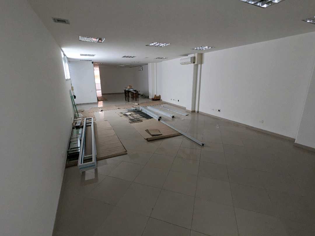 Arriendo oficiba bodega en guayabal