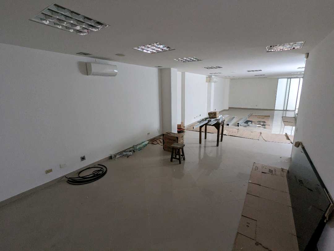 Arriendo oficiba bodega en guayabal