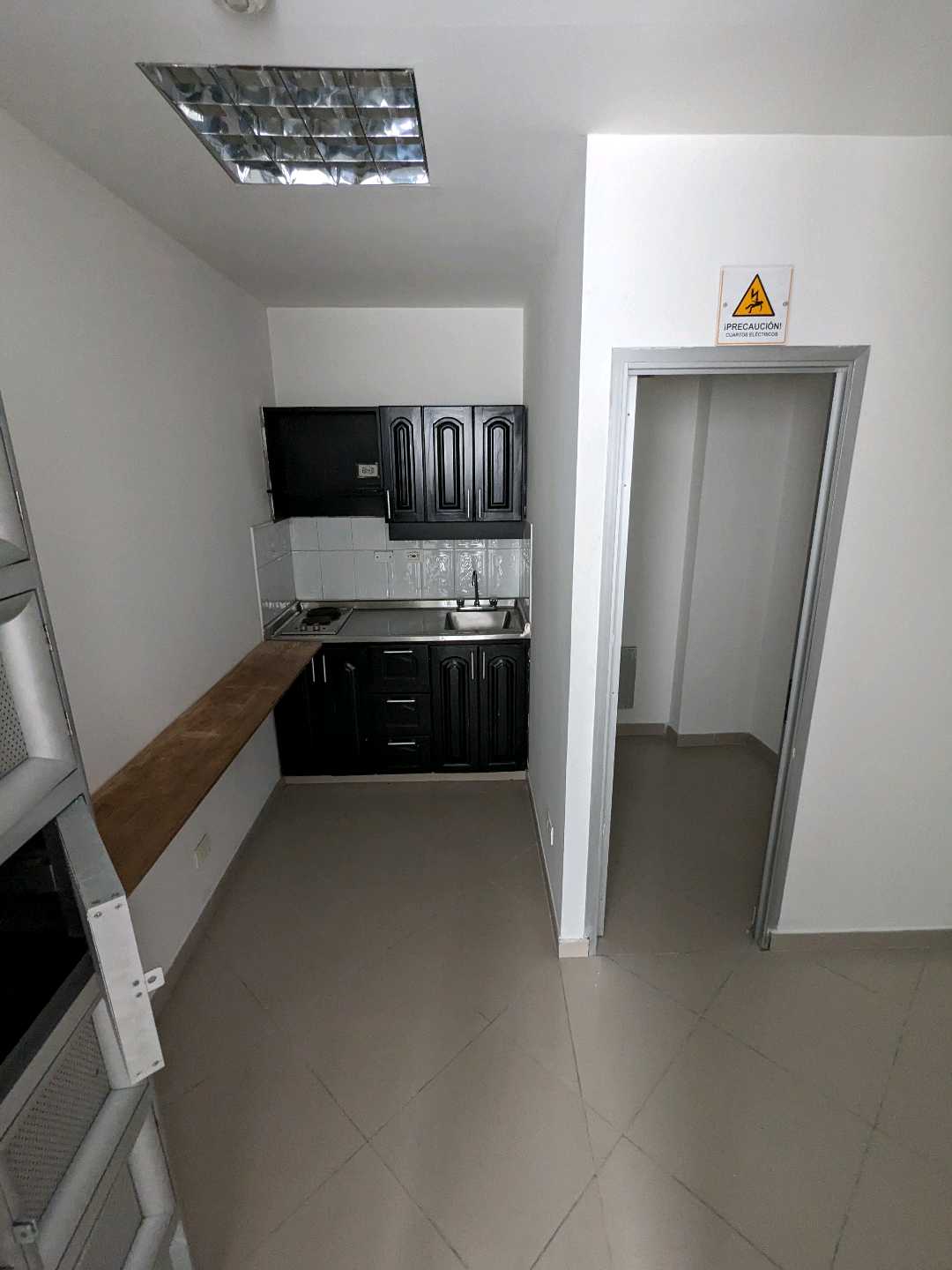 Arriendo oficiba bodega en guayabal