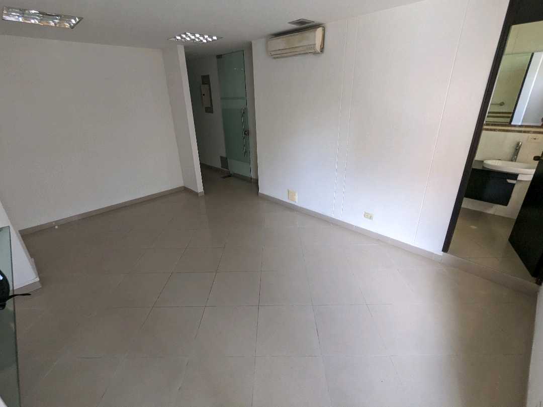 Arriendo oficiba bodega en guayabal