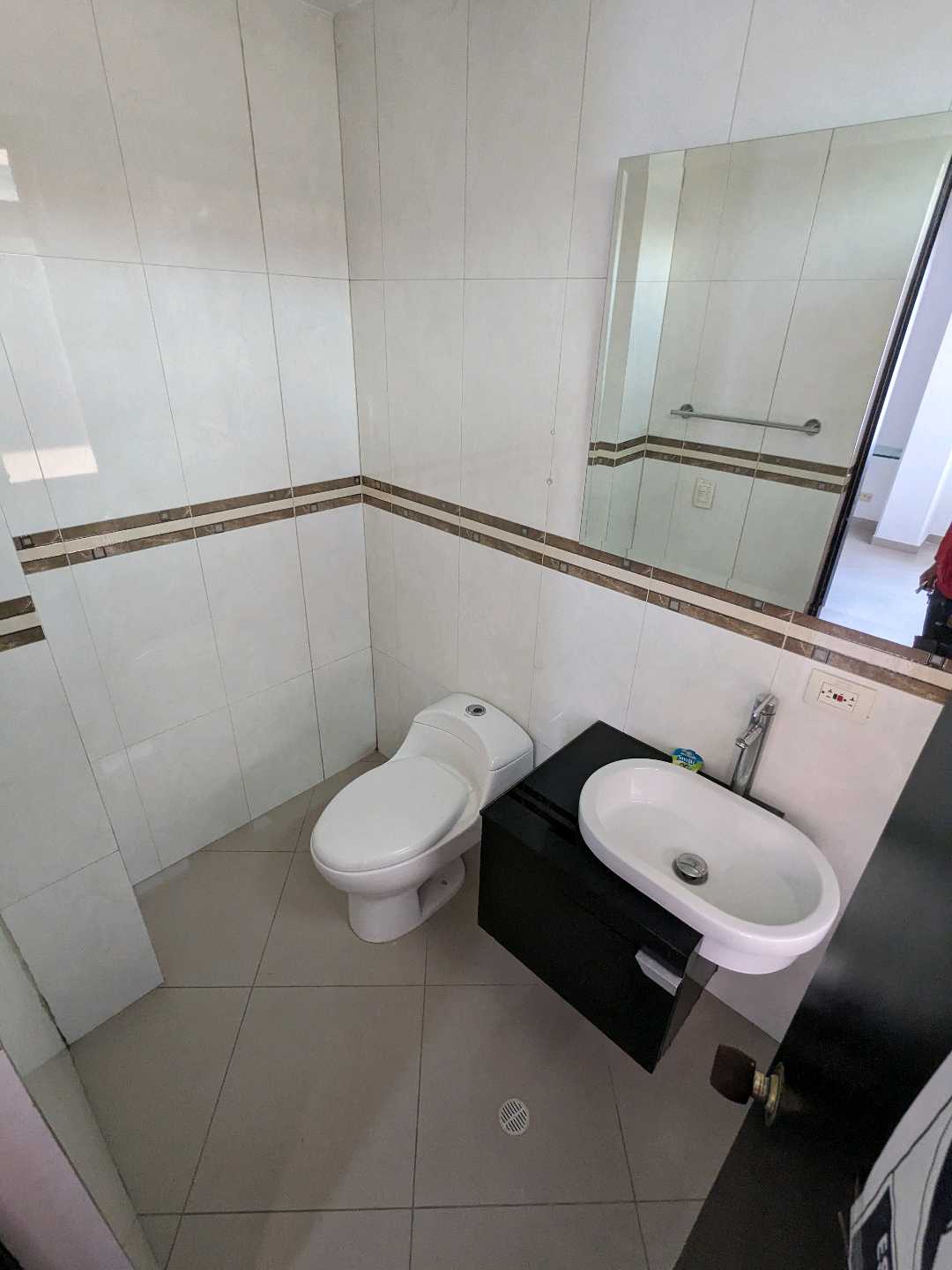 Arriendo oficiba bodega en guayabal