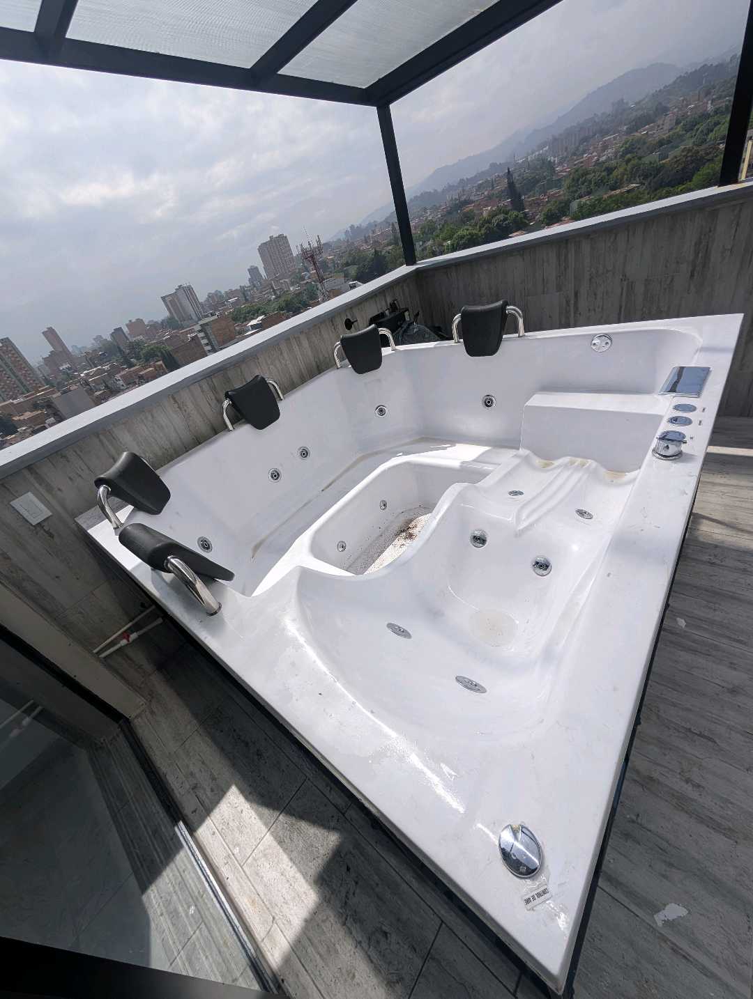 Arriendo penthouse en la america