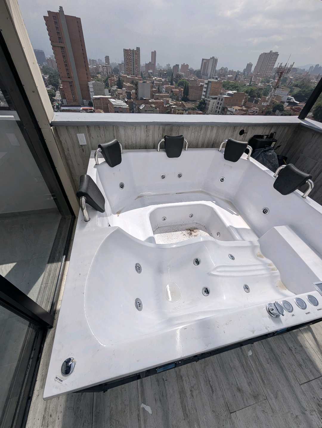 Arriendo penthouse en la america