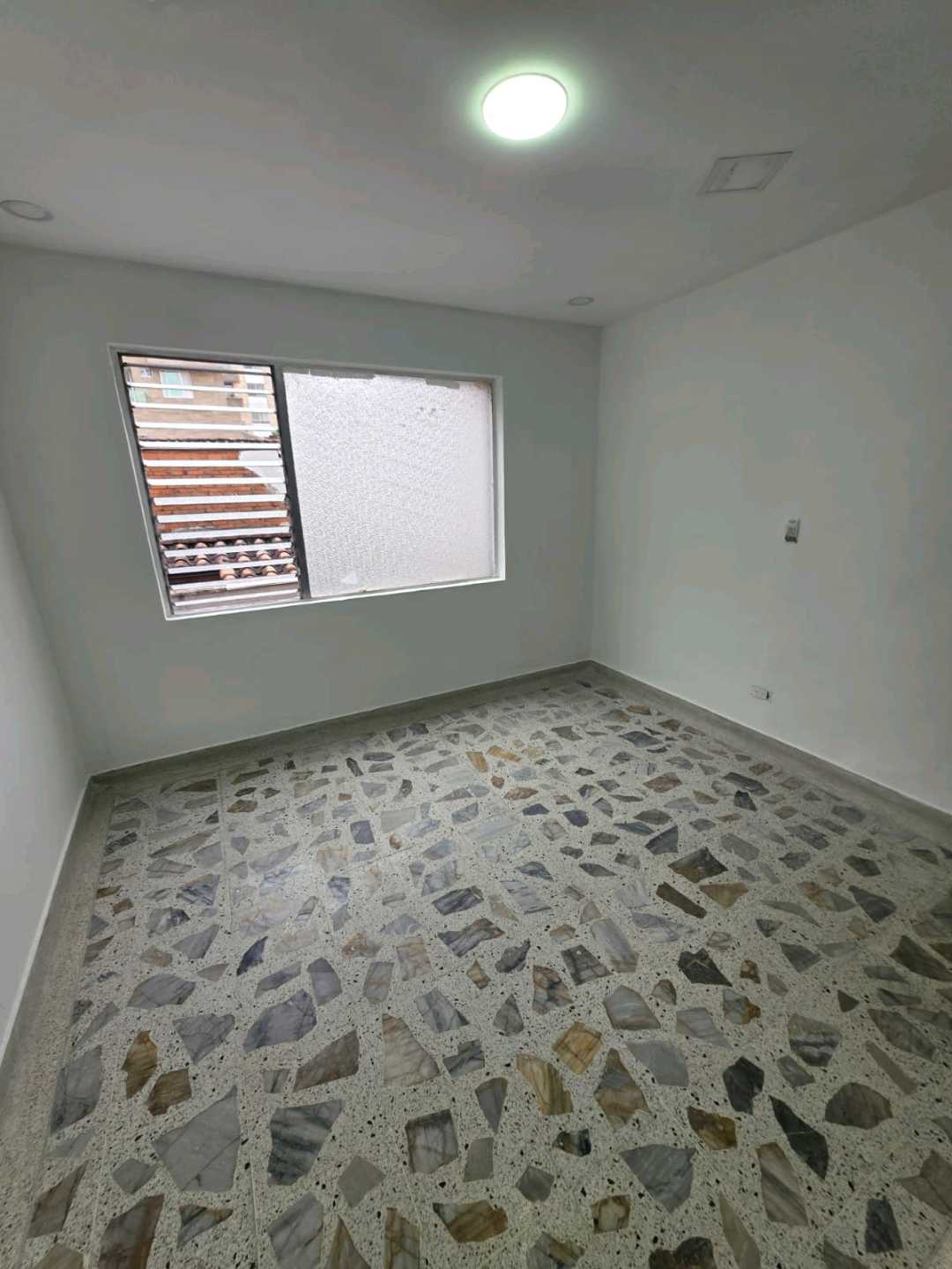 Arriendo casa comercial sector velodromo