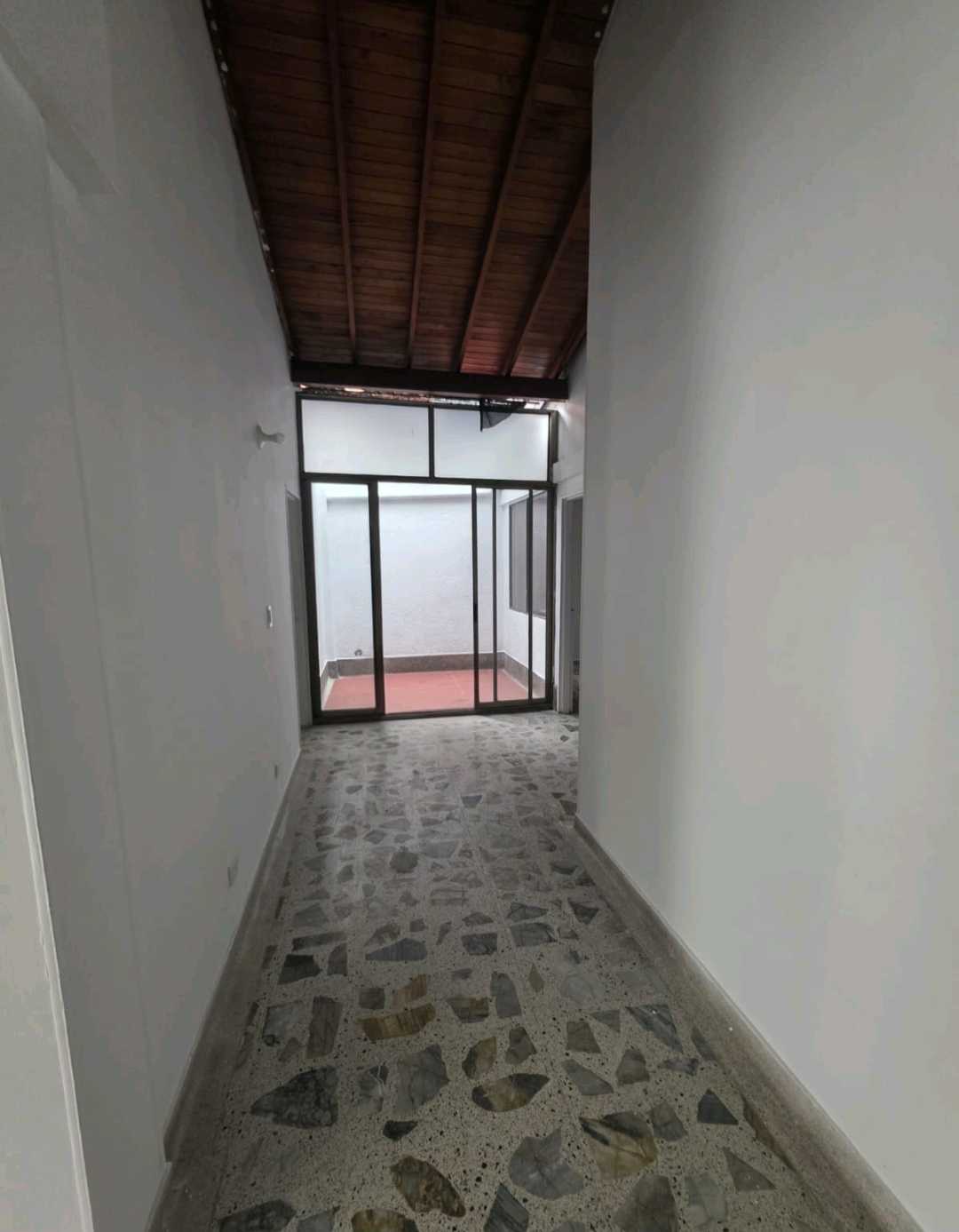 Arriendo casa comercial sector velodromo
