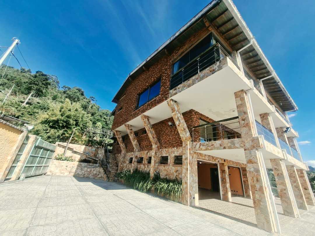 Casa campestre en las Palmas Poblado LP