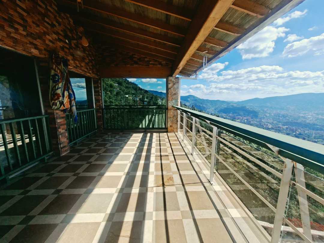 Casa campestre en las Palmas Poblado LP