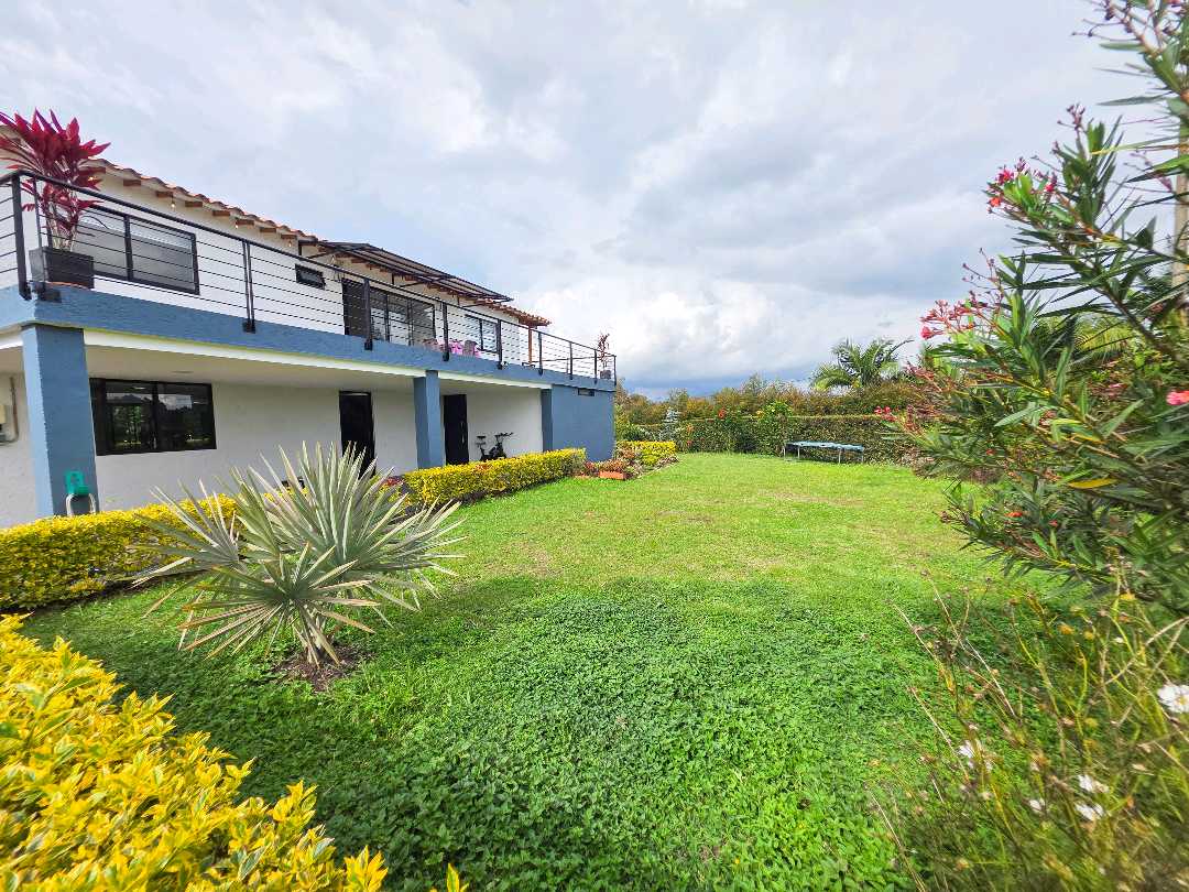 CASA CAMPESTRE EN PARCELACIÓN A 8 MINUTOS DEL AEROPUERTO