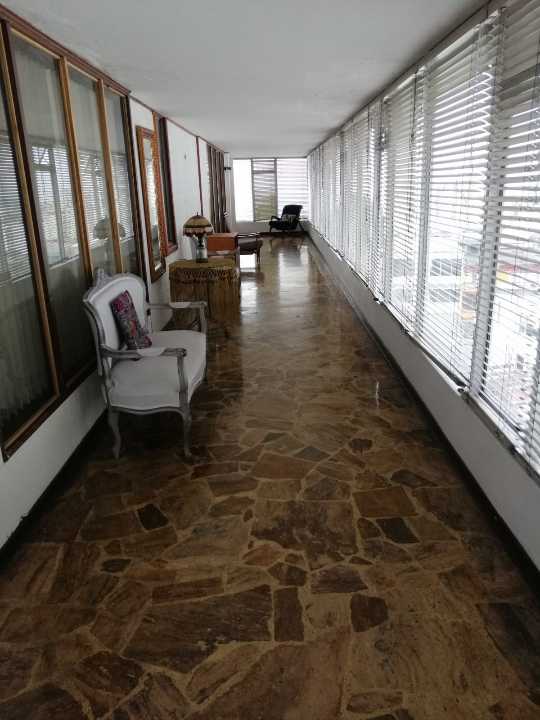 Casa con Locales y Apartamentos en Venta Av. Santander
