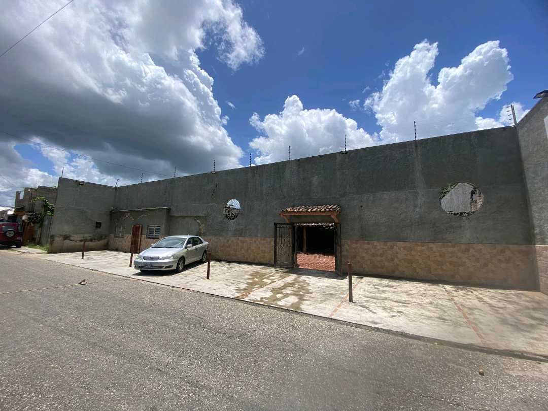 Casa con terreno Centro Tinaquillo TU-9363995 - Foto 1
