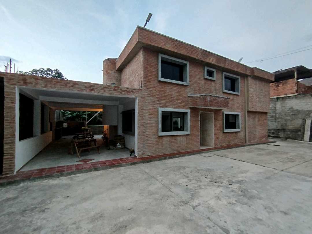 CASA EN VENTA EN COLINAS DE GUATAPARO VALENCIA VENEZUELA MP-8370340 - Foto 2