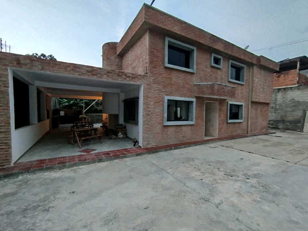 CASA EN VENTA EN COLINAS DE GUATAPARO VALENCIA VENEZUELA MP-8370340 - Foto 1
