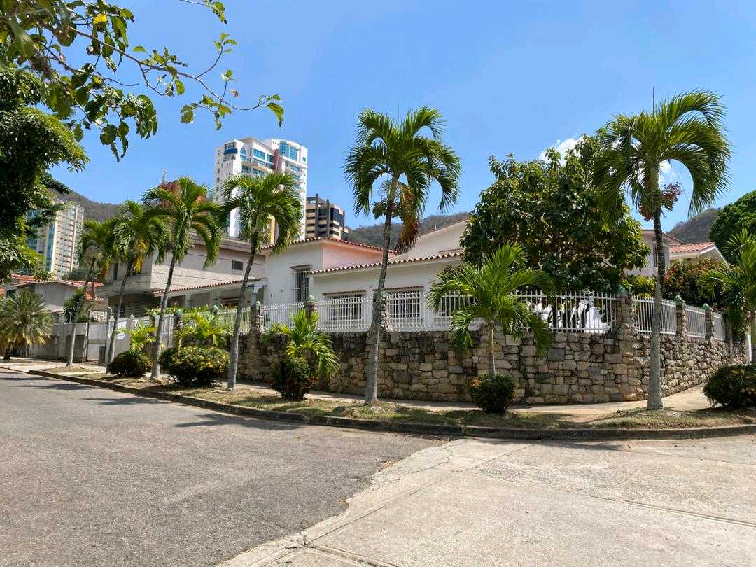 Casa en alquiler en Av. Principal de la Urb. Las Chimeneas HV-9784713 - Foto 1