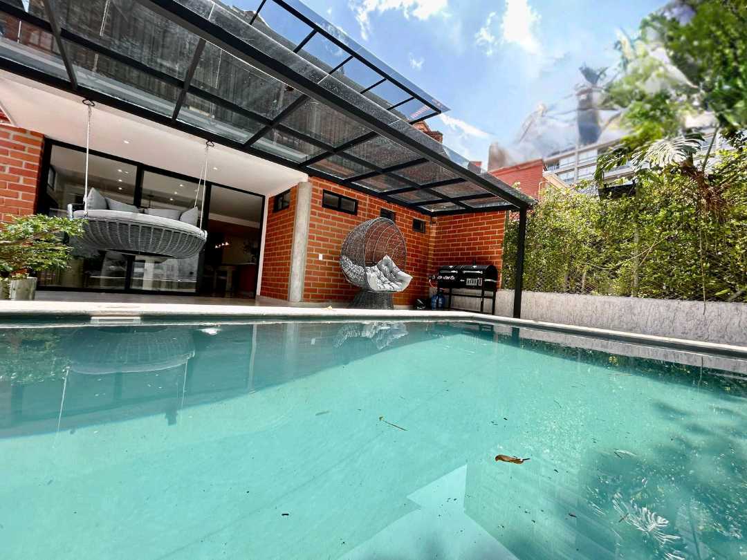 Casa en arriendo amoblada Poblado, cerca al colegio la Salle