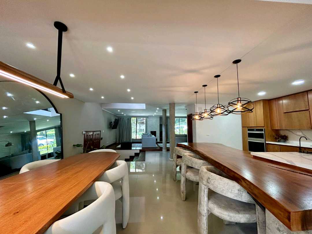 Casa en arriendo amoblada Poblado, cerca al colegio la Salle