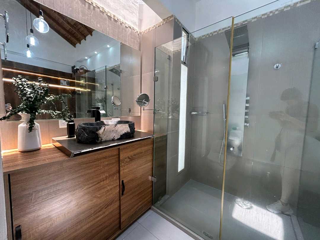 Casa en arriendo amoblada Poblado, cerca al colegio la Salle