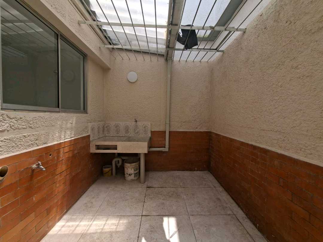 Casa en arriendo Envigado con garaje, cerca a Viva Envigado